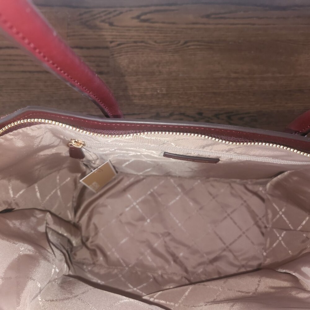 $628-NWT -Michael Kors Avril Extra-Large Tote 100% Leather-100% Suede - Picture 7 of 8